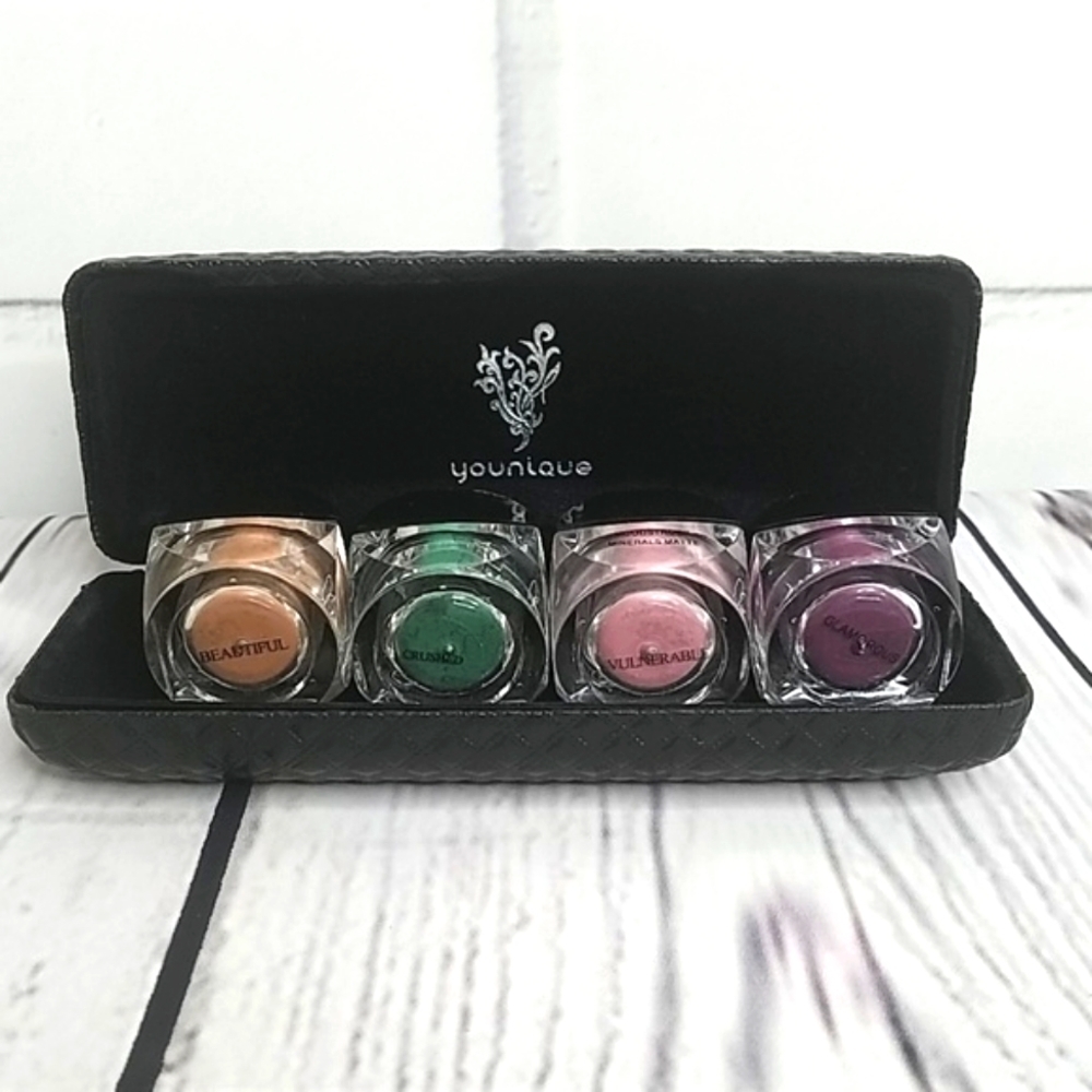 YOUNIQUE | EYE SHADOW BUNDLE